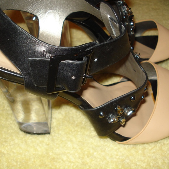 Shoes - Picture 5 of 6